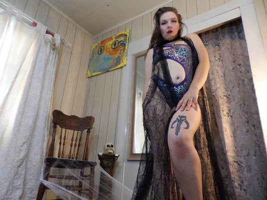 Peek Through the Webs Sleeveless, Pleated Robe with Neck Closure